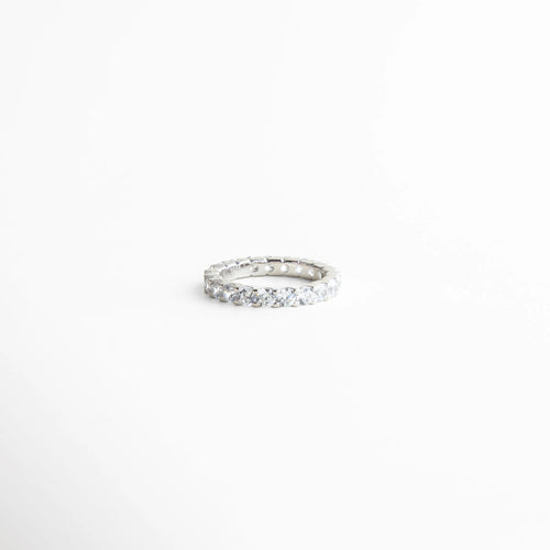 anillo churumbela delicado con zirconias, anillo fino elegante estilo minimalista, joyería femenina anillo delicado, anillo elegante de brillo sutil, anillo clásico contemporáneo, anillo delicado para uso diario