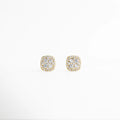 aretes dorados con zirconias brillantes, aretes stud dorados elegantes, aretes pequeños dorados con brillo sutil, joyería dorada minimalista femenina, aretes clásicos dorados para uso diario, aretes finos dorados con zirconias