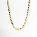 Collar dorado extendido con zirconias CZ y diseño fino, Vista completa del collar mostrando su longitud de 40 cm, Collar Brock colgante con acabado brillante, Collar elegante con caída uniforme y zirconias, Diseño extendido de collar con acabado dorado