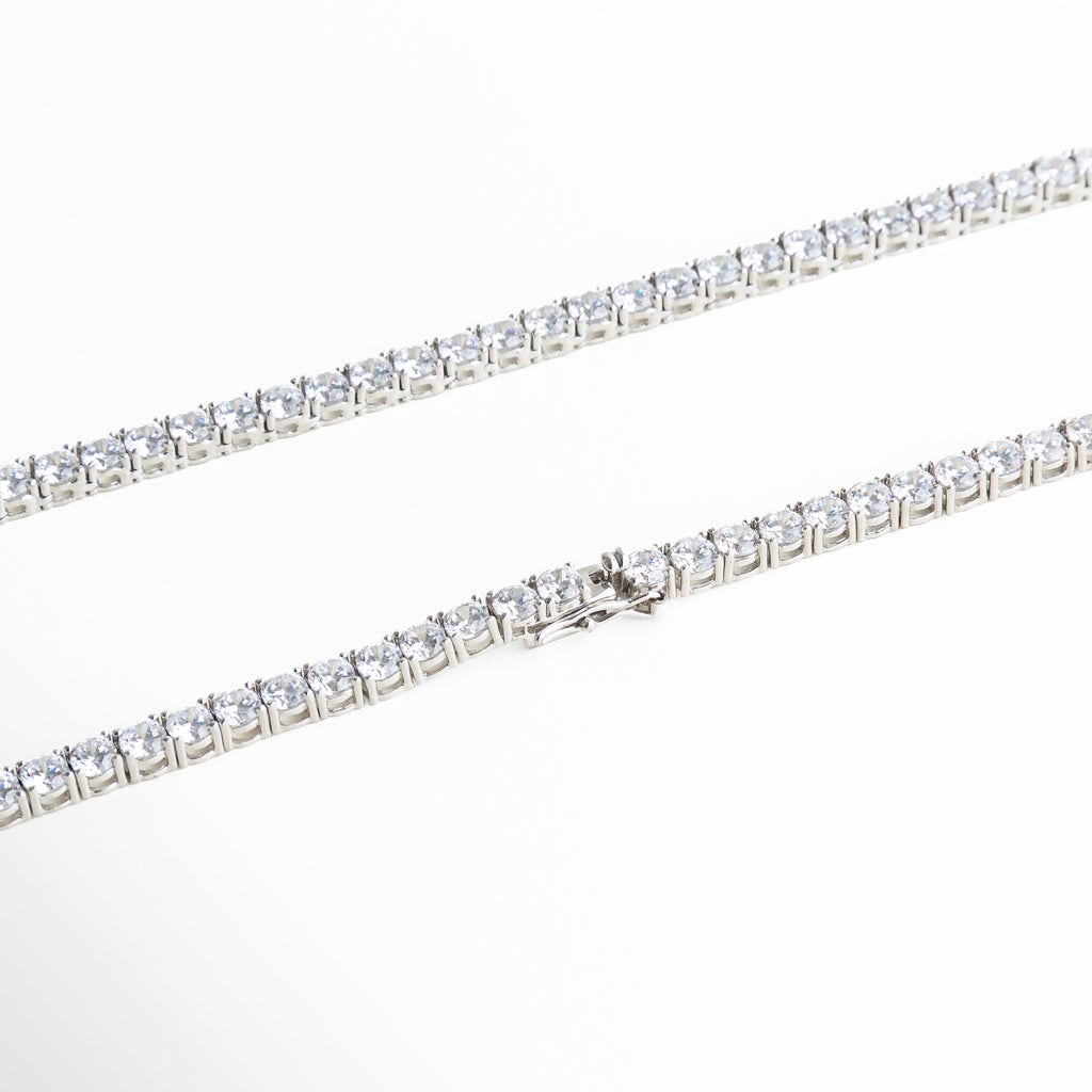 collar tennis detalle piedras, collar de brillo continuo, joyería elegante, collar plateado moderno, accesorios sofisticados mujer