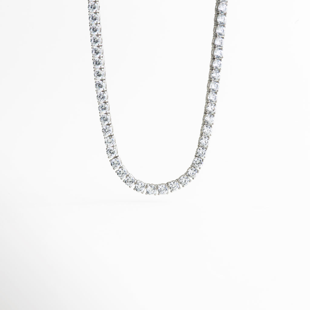 collar tennis plateado, collar de zirconias plateado, collar elegante mujer, joyería plateada sofisticada, collar clásico, collar brillante, joyería atemporal