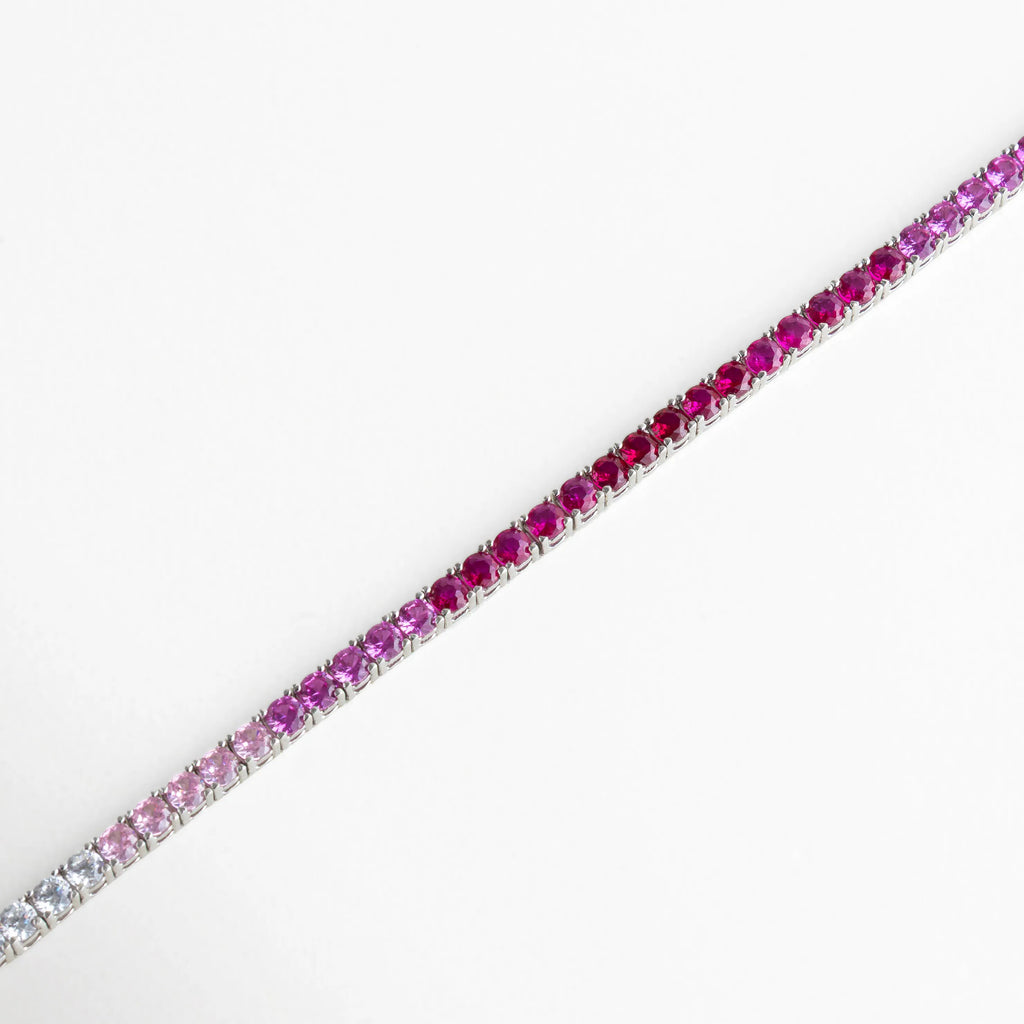 pulsera tennis extendida, pulsera rosa larga, joyería brillante moderna, pulsera con piedras alineadas, accesorios femeninos con color, pulsera elegante flexible, joyería minimal colorida, pulsera statement delicada