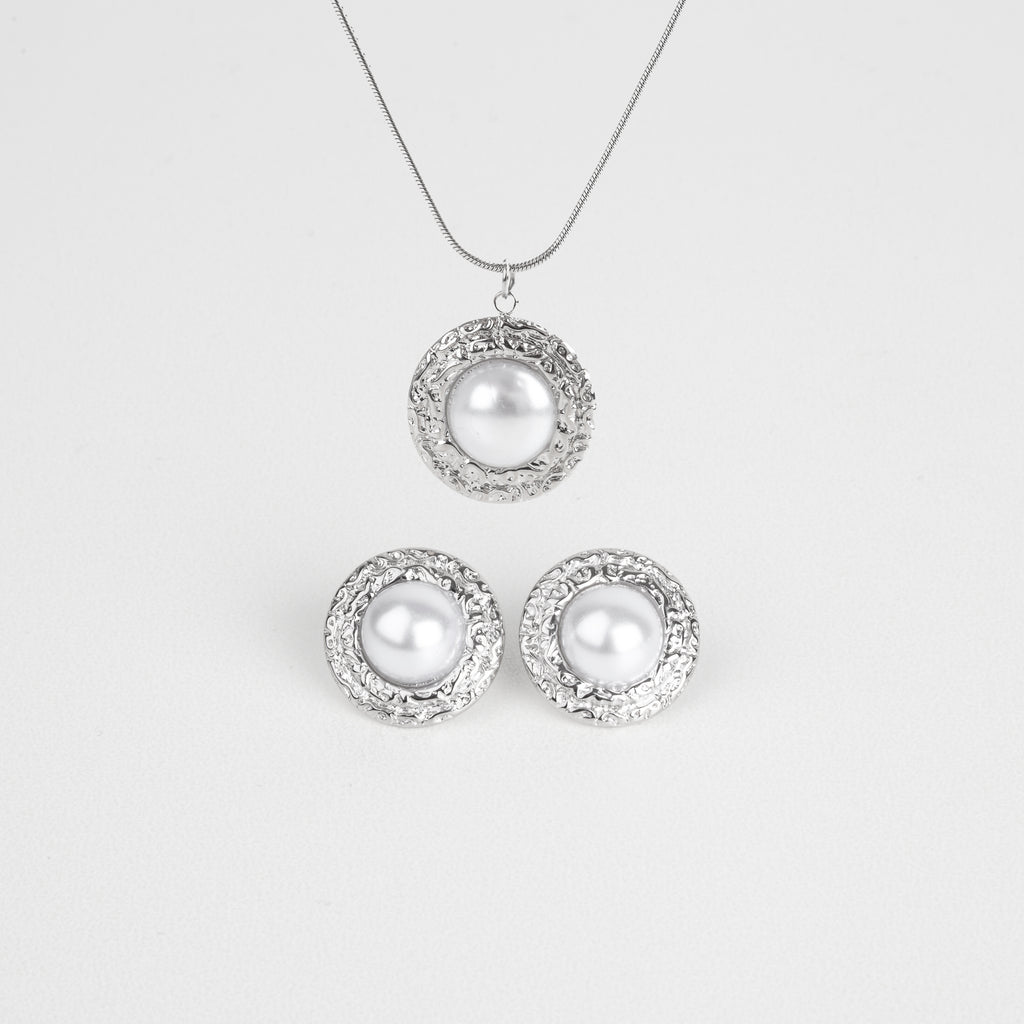 set de collar con aretes de borde plateado con incrustación de perla, aretes y collar modernos y atemporales 
